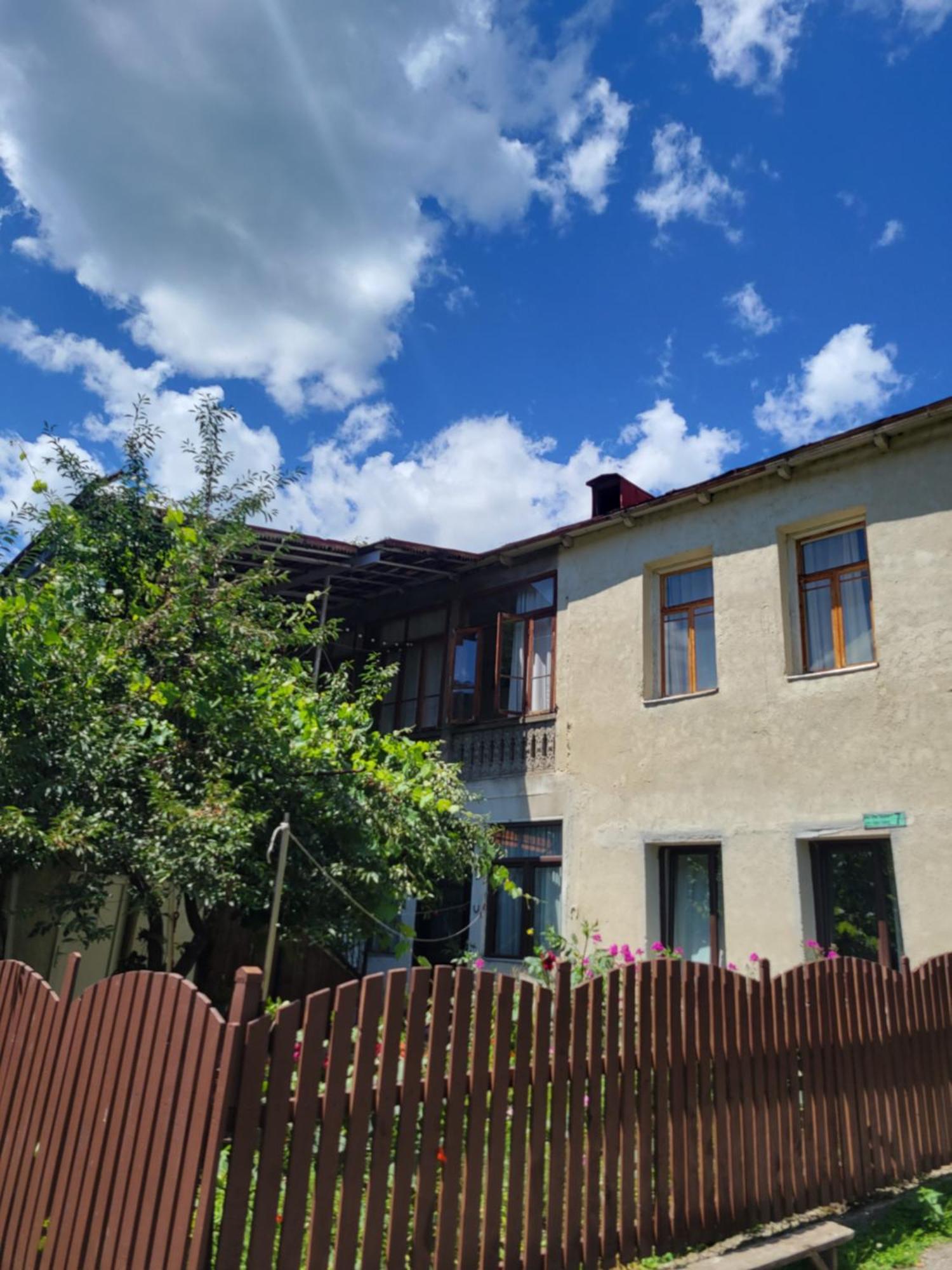 Ailama Guesthouse Mestia Eksteriør bilde